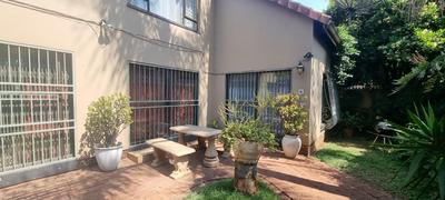 Townhouse For Sale in Arcadia, Pretoria